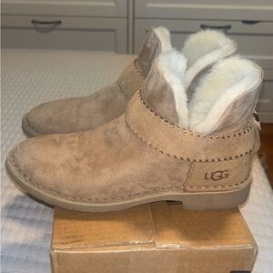 WOMEN UGG BOOTS